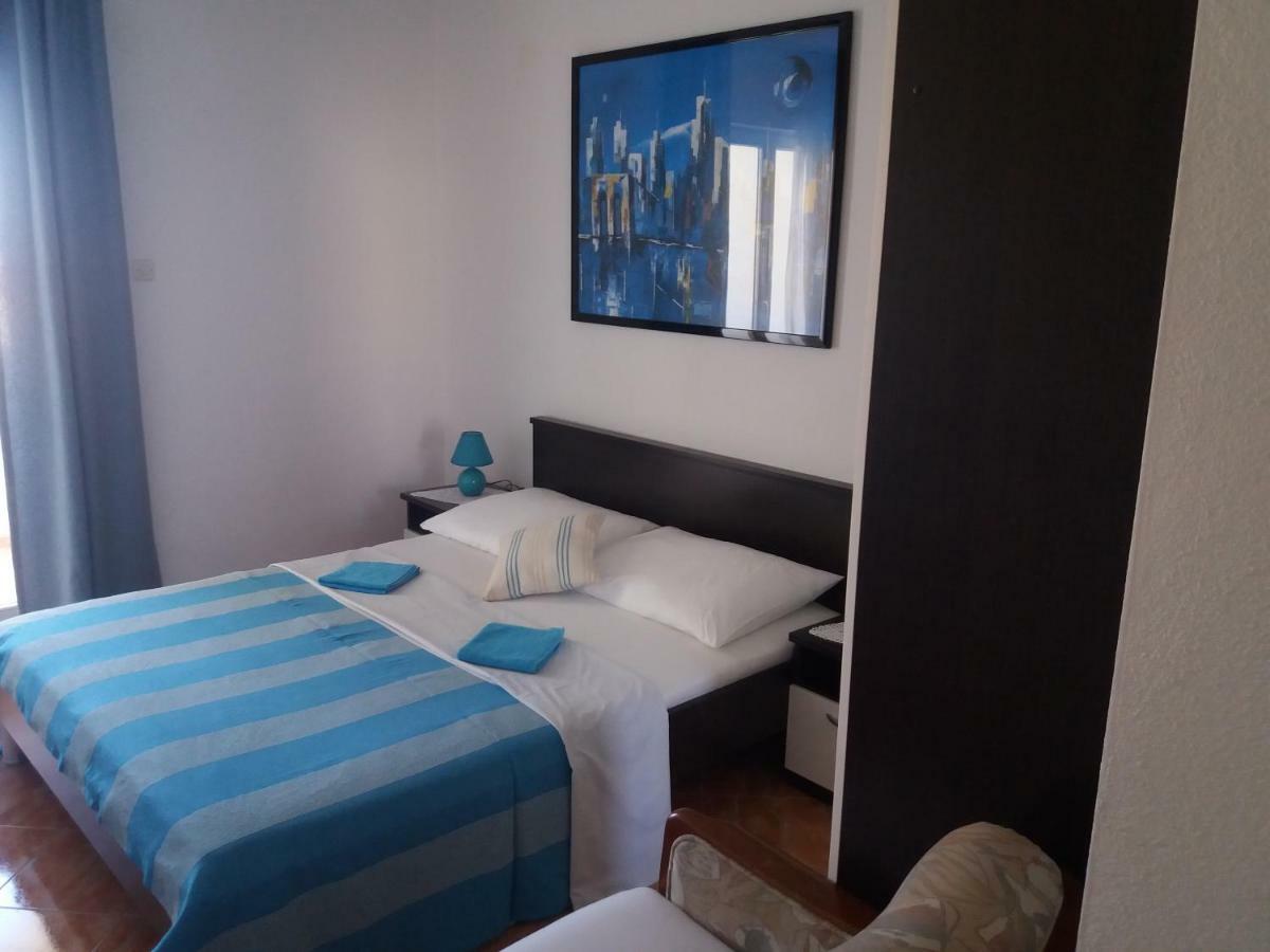 Apartments Erceg 오미스 외부 사진